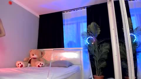 Snapshot of li_baby chatting on 02-28-25, 01:47 Shaya MILKY BOOBS online show from 02-28-25, 01:47