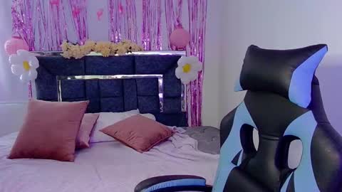 Snapshot of lia_14_ chatting on 10-09-25, 05:55 Lia online show from 10-09-25, 05:55