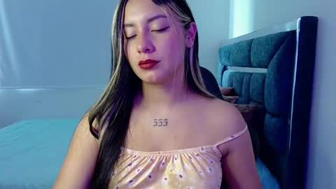 Snapshot of lia_14_ chatting on 10-19-25, 02:50 Lia online show from 10-19-25, 02:50