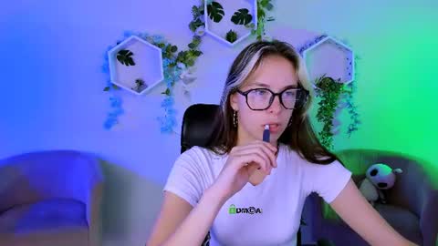 Snapshot of lia_dream_ chatting on 07-13-26, 08:06 lia_dream_ online show from 07-13-26, 08:06