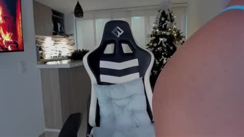 Snapshot of lia_girl2 chatting on 12-16-25, 02:49 Lia online show from 12-16-25, 02:49