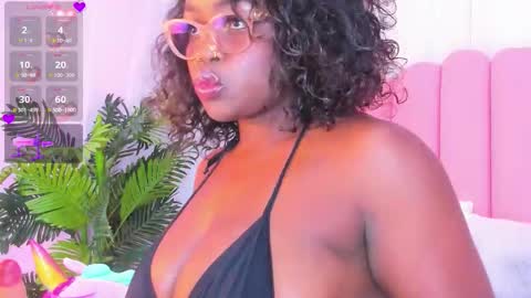 Snapshot of lia_queen18 chatting on 10-27-25, 11:14 lia_queen18 online show from 10-27-25, 11:14