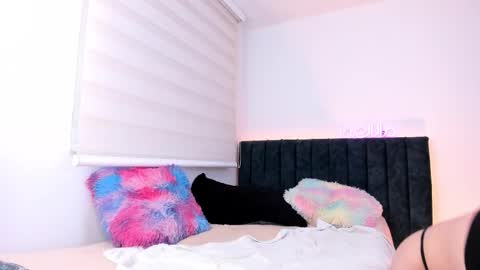 Snapshot of lia_queen610 chatting on 02-13-25, 09:38 Little Queen Lia online show from 02-13-25, 09:38