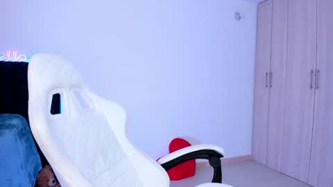 Snapshot of lia_queen610 chatting on 03-07-25, 06:24 Little Queen Lia online show from 03-07-25, 06:24