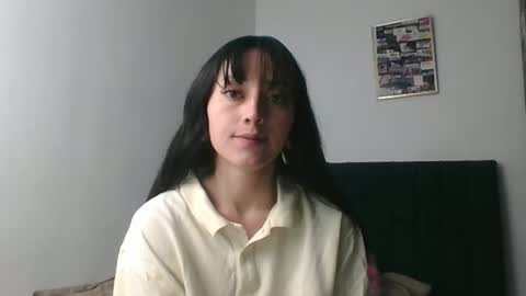 Snapshot of lia_queen610 chatting on 10-19-25, 12:22 Little Queen Lia online show from 10-19-25, 12:22