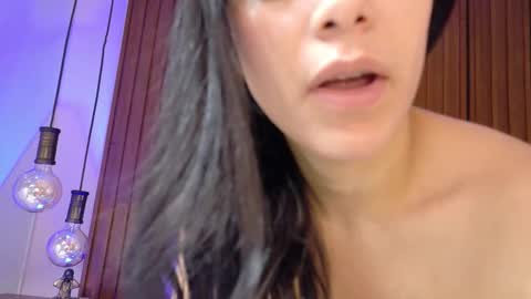 Snapshot of liaacooper_ chatting on 12-18-25, 12:22 Lia cooper online show from 12-18-25, 12:22