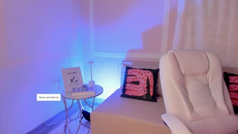 Lia online show from 02-12-26, 12:11