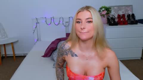 Snapshot of liabeninix chatting on 02-14-26, 09:17 Lia online show from 02-14-26, 09:17