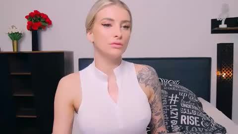 Snapshot of liabeninix chatting on 02-16-26, 09:27 Lia online show from 02-16-26, 09:27