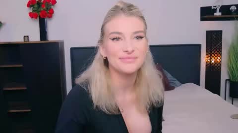 Snapshot of liabeninix chatting on 02-25-26, 03:32 Lia online show from 02-25-26, 03:32