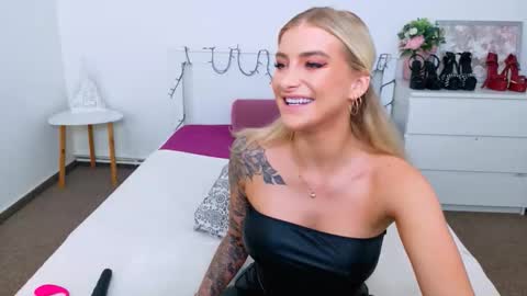 Lia online show from 05-13-26, 10:23