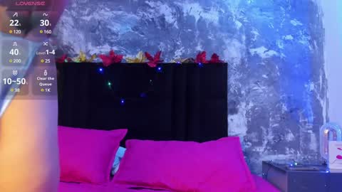 Snapshot of liaflowers chatting on 12-18-24, 06:10 Lia online show from 12-18-24, 06:10