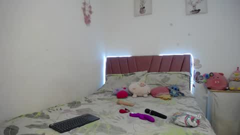 liahdiaz_ online show from 06-10-26, 11:53
