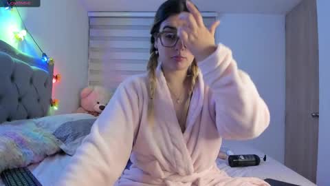 Snapshot of liahkimi chatting on 02-19-25, 06:11 Lia online show from 02-19-25, 06:11