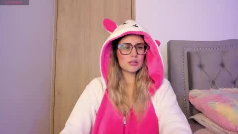 Snapshot of liahkimi chatting on 09-09-25, 02:00 Lia online show from 09-09-25, 02:00