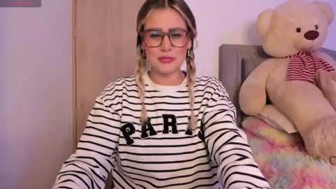 Snapshot of liahkimi chatting on 10-05-25, 01:48 Lia online show from 10-05-25, 01:48