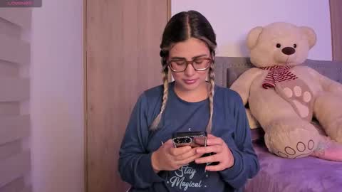 Snapshot of liahkimi chatting on 11-15-25, 04:21 Lia online show from 11-15-25, 04:21