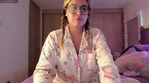 Snapshot of liahkimi chatting on 07-19-26, 03:54 Lia online show from 07-19-26, 03:54