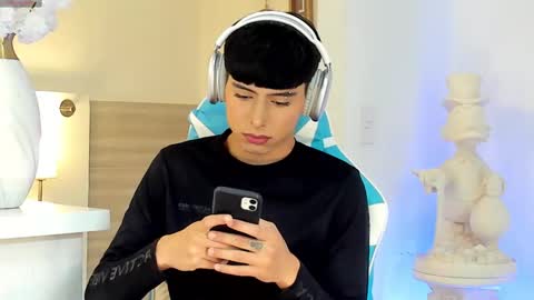 Liam online show from 09-10-25, 05:46