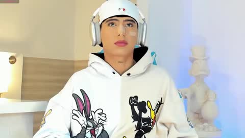 Liam online show from 09-13-25, 05:24