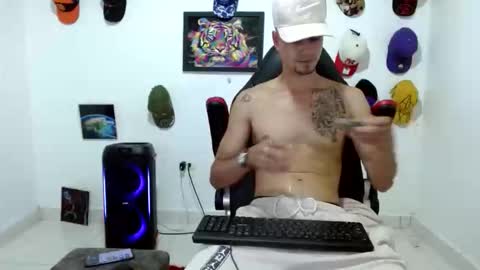 Snapshot of liam_andres12 chatting on 05-30-26, 10:18 Andres online show from 05-30-26, 10:18