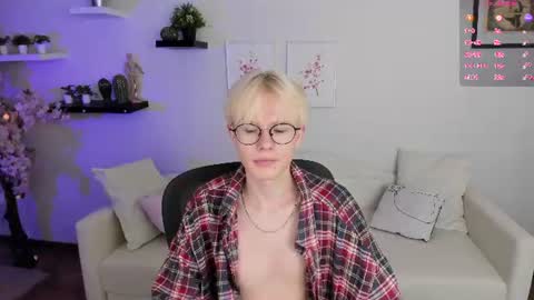 Snapshot of liam_blair chatting on 07-11-26, 03:42 LIAM online show from 07-11-26, 03:42