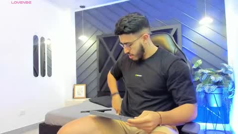 LIAM KLEIN online show from 09-30-25, 11:15