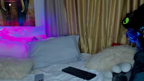 liam online show from 11-18-25, 02:50