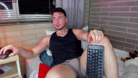 Snapshot of liam_oficial chatting on 07-20-26, 03:43 liam online show from 07-20-26, 03:43