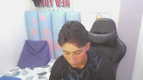 Snapshot of liam_play chatting on 05-26-26, 02:35 LIAM online show from 05-26-26, 02:35