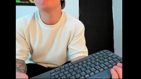 Snapshot of liam_saint chatting on 06-25-26, 12:20 Call me Lian online show from 06-25-26, 12:20