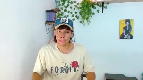 Snapshot of liam_xul chatting on 10-19-25, 06:19 liamxul online show from 10-19-25, 06:19