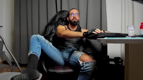 Liam online show from 03-02-25, 09:43