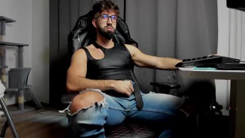 Liam online show from 03-05-25, 06:12