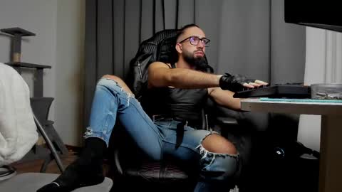 Liam online show from 03-05-25, 07:49