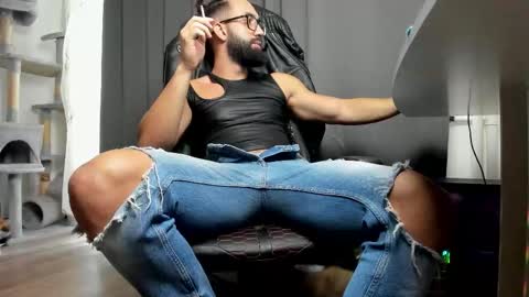 Liam online show from 10-22-25, 07:41