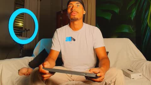 Snapshot of liambyrne chatting on 12-18-25, 04:18 Liam Byrne online show from 12-18-25, 04:18