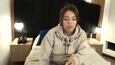 L I A M O N R O E online show from 03-10-26, 12:10