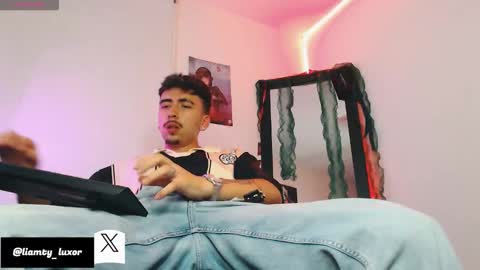 Liam online show from 01-10-26, 05:20