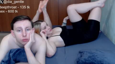 Snapshot of lian004 chatting on 12-10-24, 05:50 Dia and Julian online show from 12-10-24, 05:50