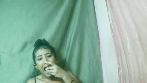 Snapshot of liana9794 chatting on 05-15-26, 09:27 Liana9794 online show from 05-15-26, 09:27