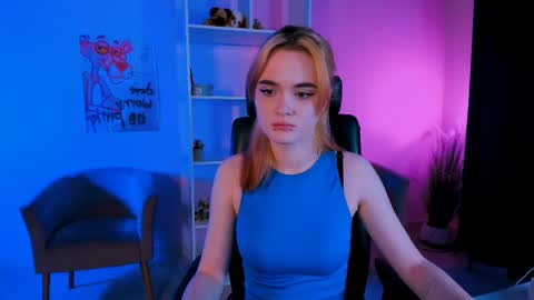 Snapshot of liana_kisses chatting on 02-12-25, 04:44 Little Liana online show from 02-12-25, 04:44