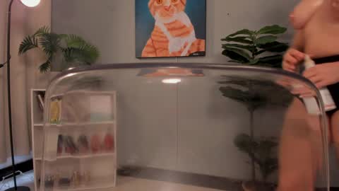 Snapshot of liapearce chatting on 05-01-26, 01:59 Lia online show from 05-01-26, 01:59