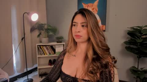 Snapshot of liapearce chatting on 05-13-26, 03:20 Lia online show from 05-13-26, 03:20