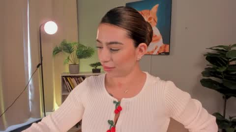 Snapshot of liapearce chatting on 05-22-26, 02:22 Lia online show from 05-22-26, 02:22