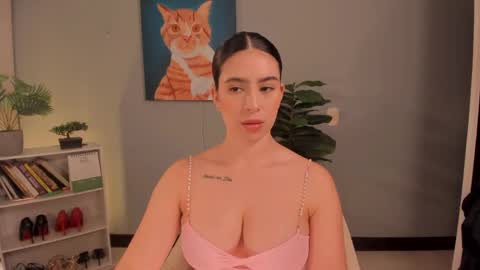 Snapshot of liapearce chatting on 05-26-26, 12:34 Lia online show from 05-26-26, 12:34