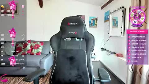 Snapshot of liaquinn chatting on 09-10-25, 01:44 LiaQuinn online show from 09-10-25, 01:44