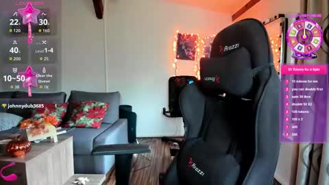 Snapshot of liaquinn chatting on 10-15-25, 11:10 LiaQuinn online show from 10-15-25, 11:10