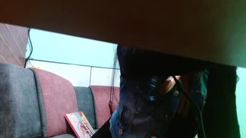 Snapshot of liarouse04 chatting on 07-19-26, 05:05 Liarouse04 online show from 07-19-26, 05:05
