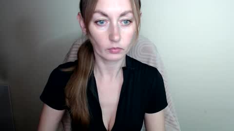 Lia online show from 05-18-26, 12:33